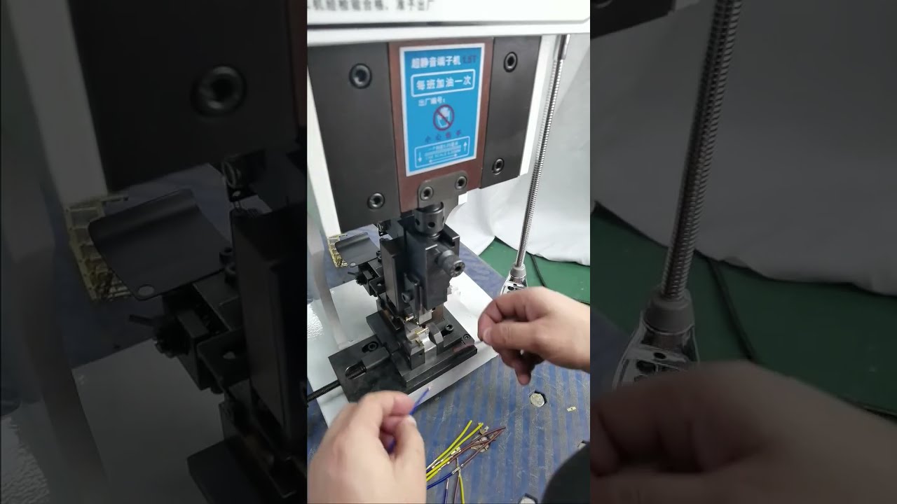 Kabelterminalmaskin med U-formad skarvform för pressning – verklig videodemonstration #fabrik #maskin
