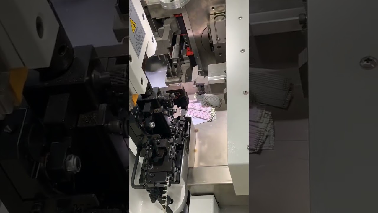 Helt automatisk dubbelhuvudskrympmaskin för kabelhärvor – precisionsarbete på fabrik #maskin #fabrik