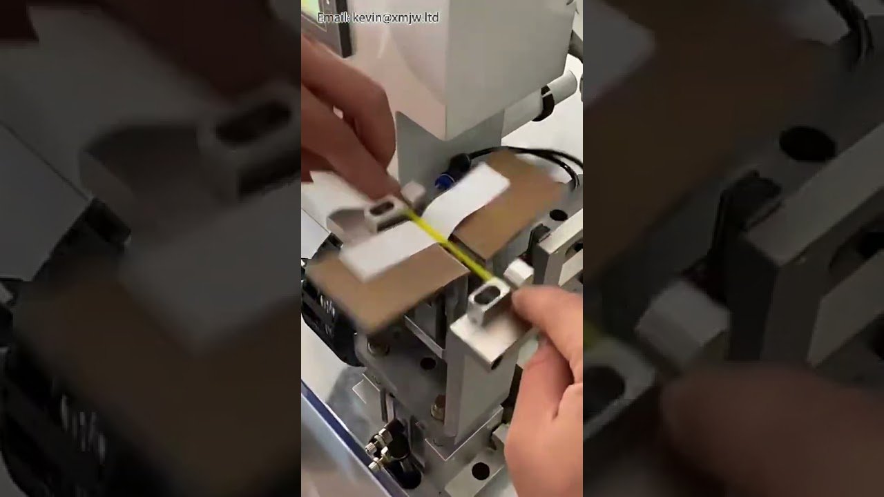Kabelhärva Etiketteringsmaskin – Automatisk Tejpning och Vikning för Effektiv Produktion
