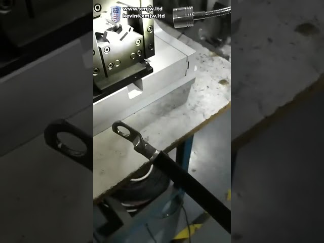 Semi-automatisk horisontell press för kabeländhylsor och kabelskor – effektiv maskin